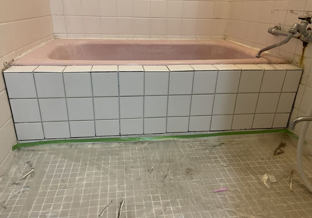 東京都葛飾区お風呂場のタイル張り替え 千葉県内や都内で手掛けてきたリフォームの様子を公開しております